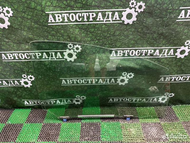 Стекло двери переднее правое Toyota Alphard