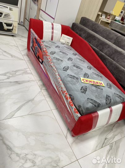 Детская кровать машина бу с матрасом