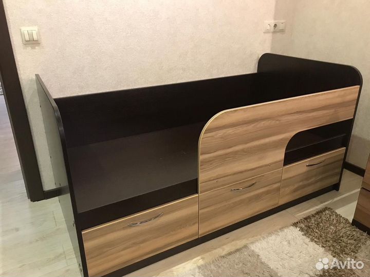 Детская кровать с бортиком