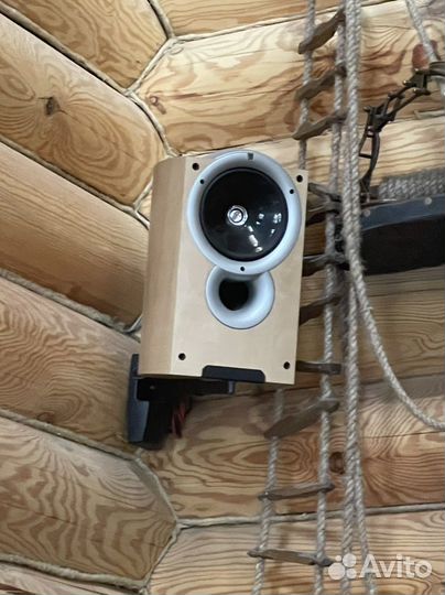 Активный сабвуфер