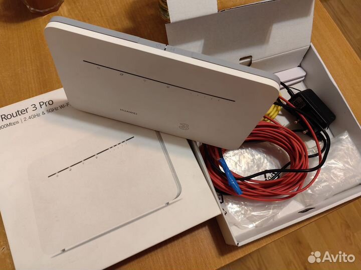 Интернет-центр Huawei B535-232 белый