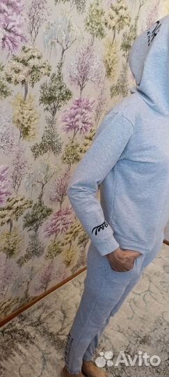 Спортивный костюм женский