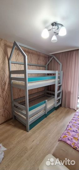 Двухъярусная кровать домик