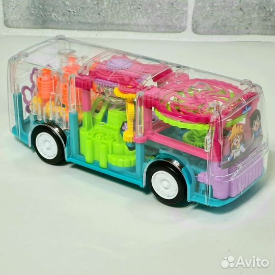 Прозрачный автобус с шестеренками