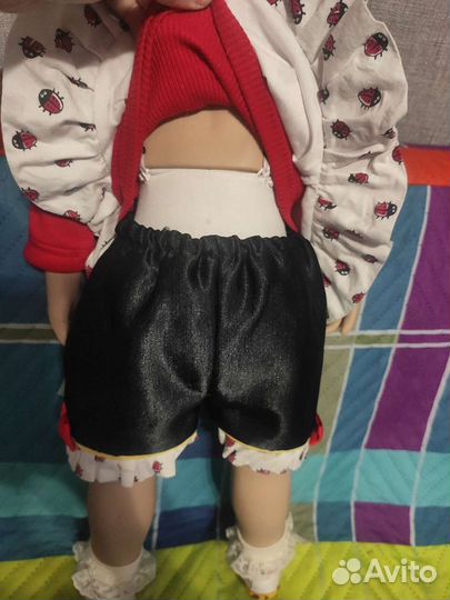 Кукла фарфоровая коллекционная