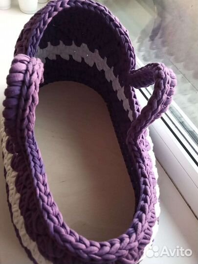 Вязаная люлька для куклы