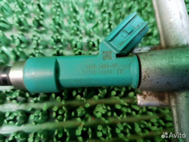 Топливная рампа с форсунками Toyota Camry XV30