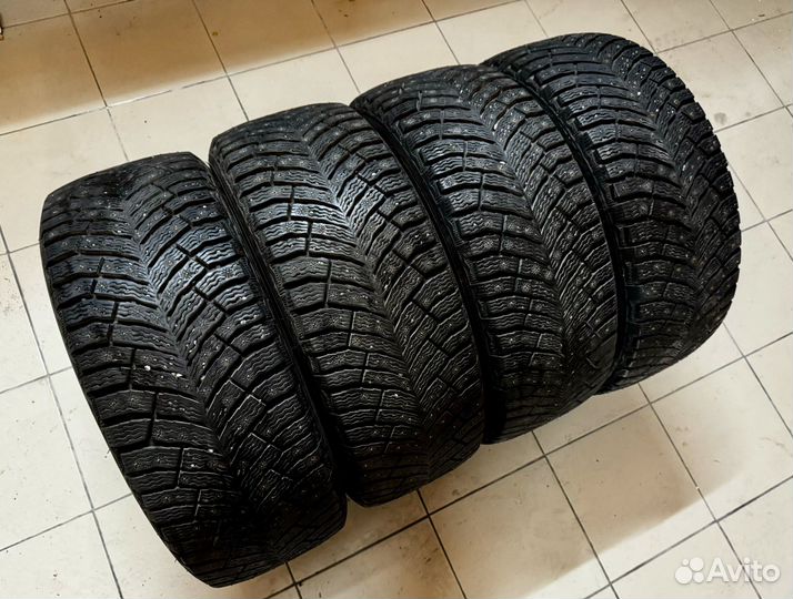 Michelin X-Ice North 4 225/55 R17