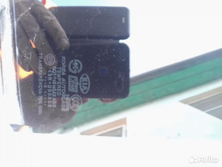 Стекла боковые Kia Sorento 1