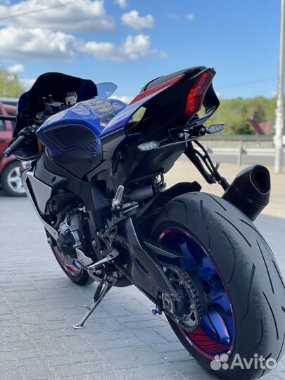 Yamaha r1