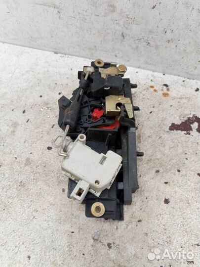 Замок двери багажника Ауди