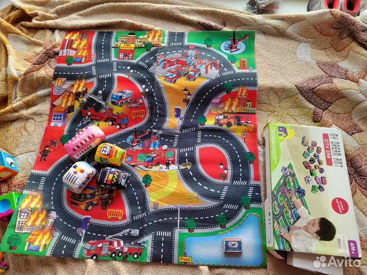 Муз столик, коврик с машинками, кубики, развивающ
