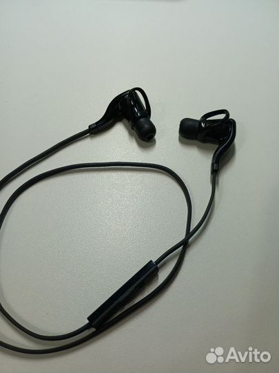 Bluetooth гарнитура Plantronics backbeat GO 2