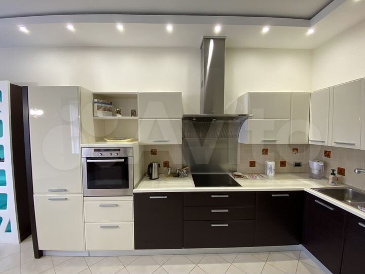 3-к. квартира, 120 м², 10/18 эт.