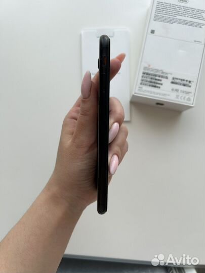 iPhone SE, 64 ГБ