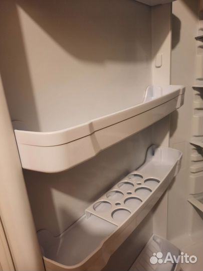 Холодильник Indesit под ремонт или на запчасти