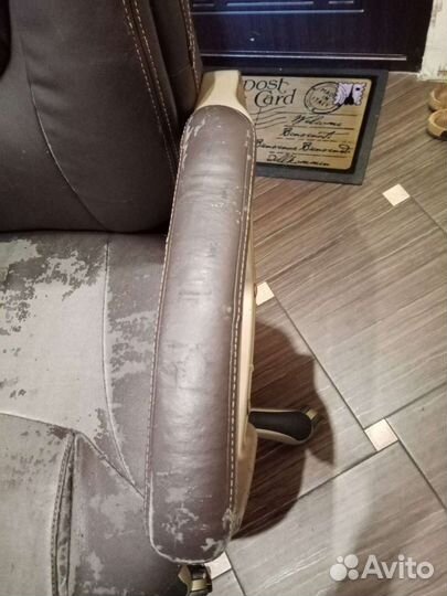 Офисное кресло руководителя