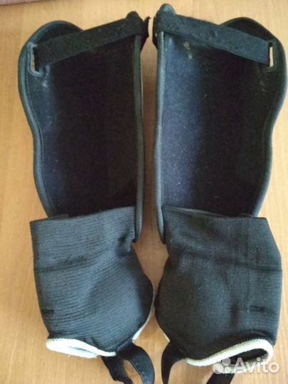 Щитки футбольные фирмы Erima