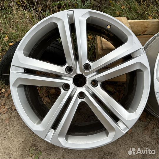 R21 Mallory оригинальный диск touareg R-line