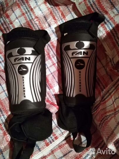 Футбольные щитки