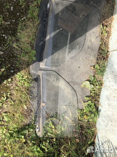 Стекла передние волга