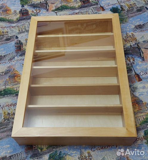 Витрина для коллекций из ольхи