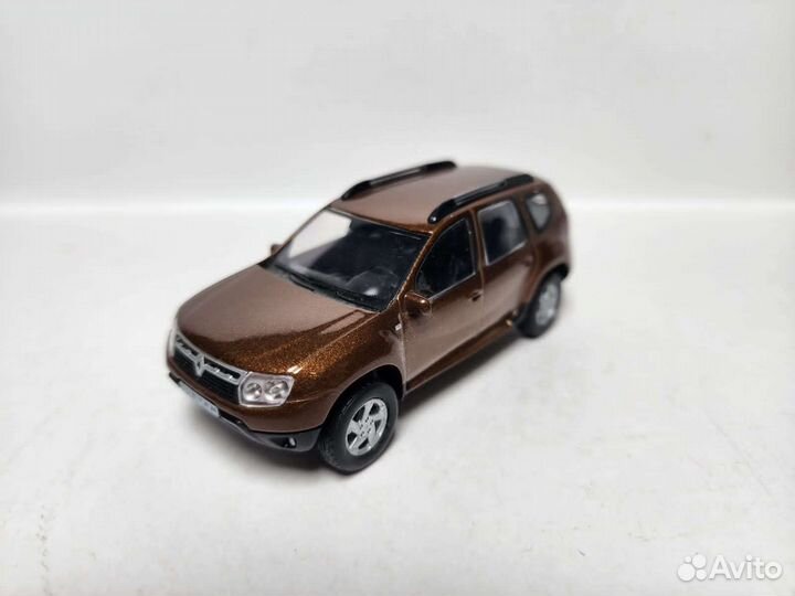 Renault Duster дилерская 1:43