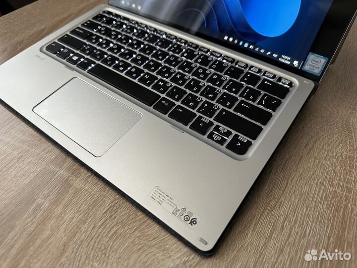 IPS. Core m5. 8GB. SSD. LTE