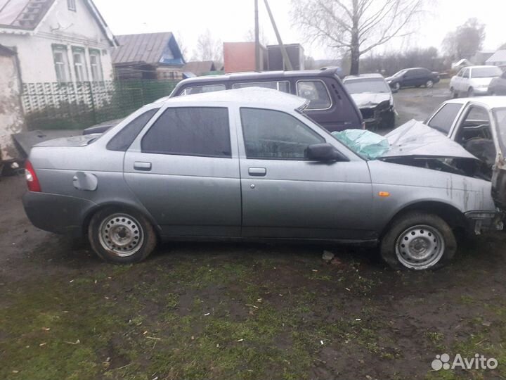 Приора 2007г кварц по кускам