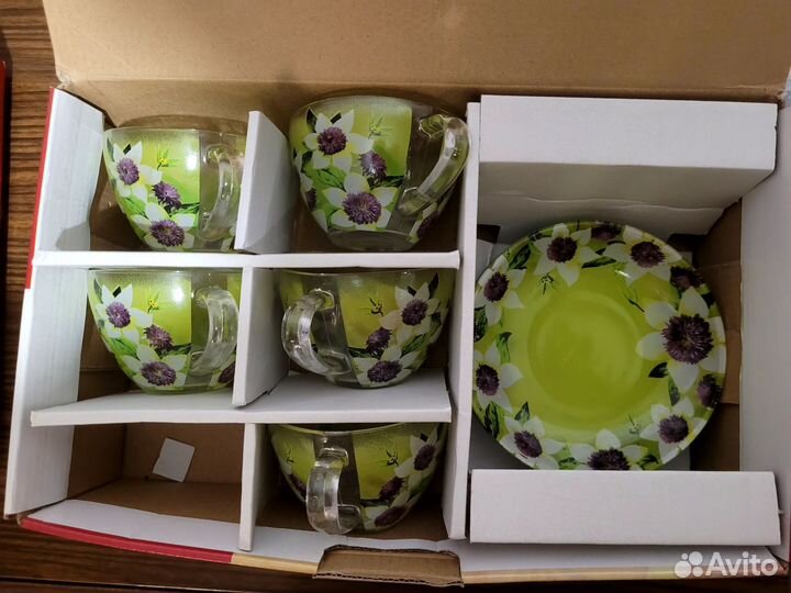 Набор чашек с блюдцами