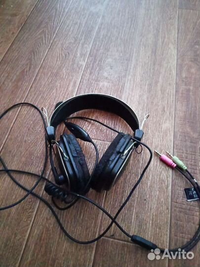 Проводные наушники с микрофоном