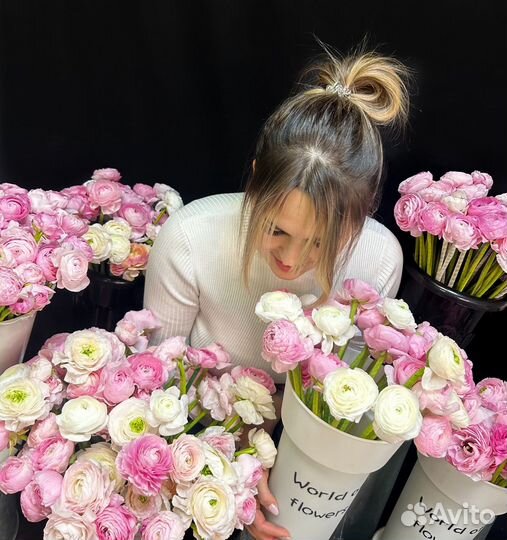 Букет белых ранункулюсов