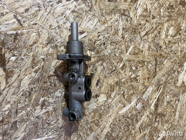 Главный тормозной цилиндр Skoda Fabia 2 07-15