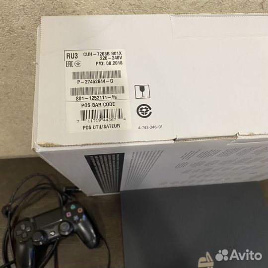 Sony playstation PS4 pro CUH - 7208b