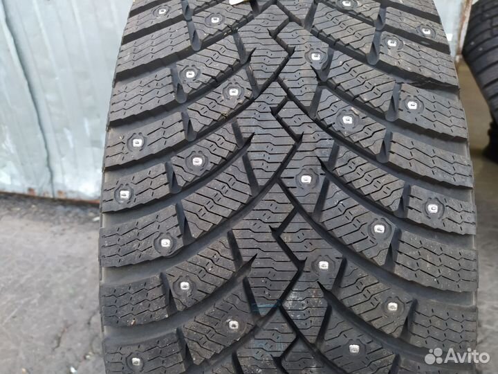 Pirelli Scorpion Ice Zero 2 275/45 R21 и 315/40 R21 115H