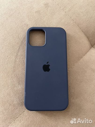 Чехлы на iPhone 11 и 12