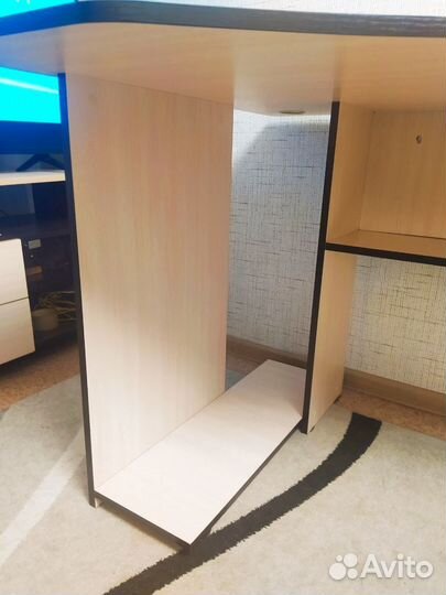 Угловой капютерный стол