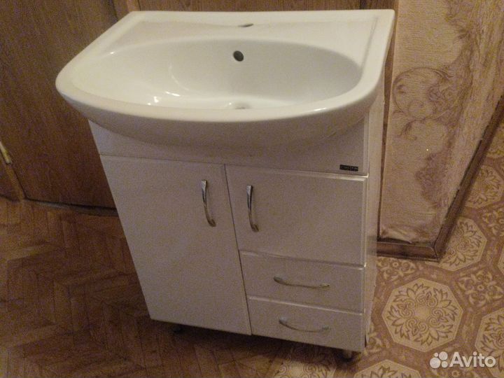 Раковина с тумбой