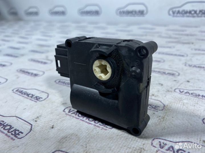 Моторчик заслонки печки Audi A6 C6 3.2 BYU 2007