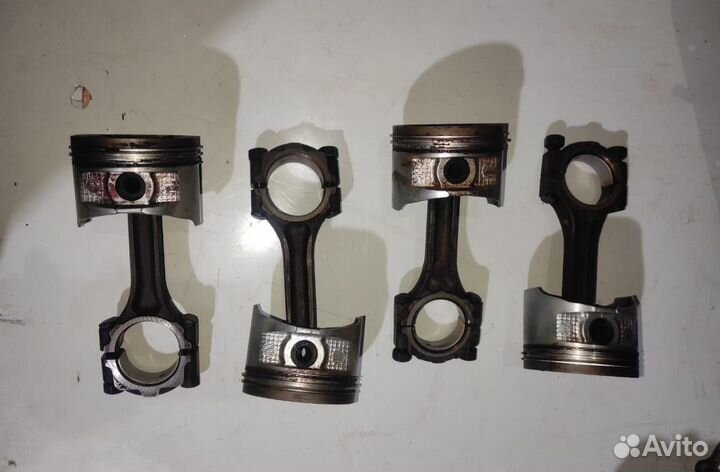 Поршень с шатуном Toyota Corolla 4A-FE