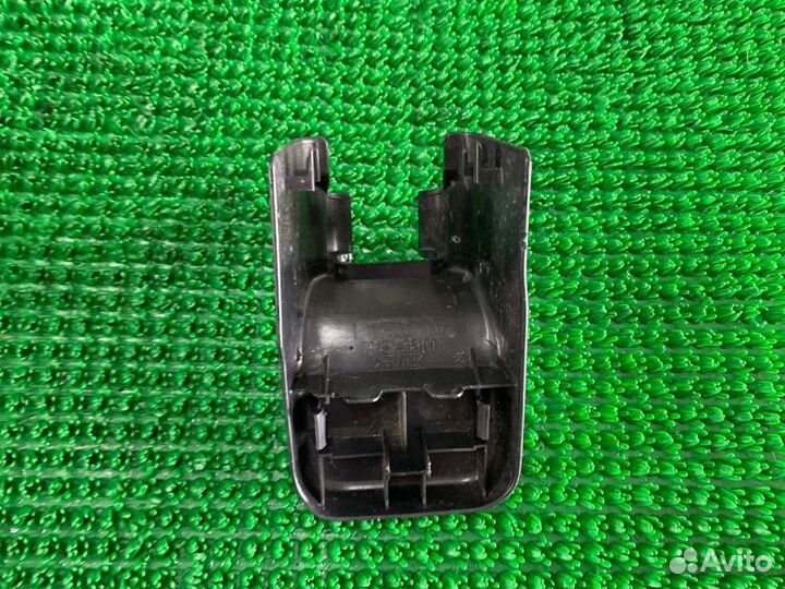 Крышка петли сиденья прав. зад. Toyota 4Runner