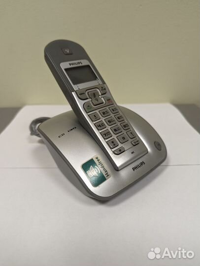 Кнопочный стационарный телефон