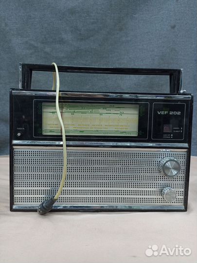Радиоприемник VEF-202 СССР (сзр)