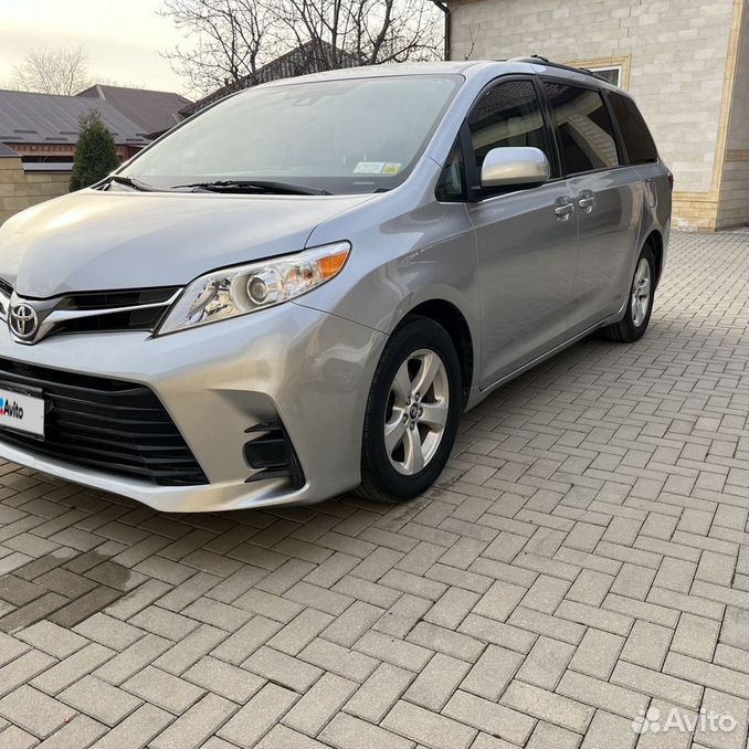 Toyota Sienna 2018 багажник