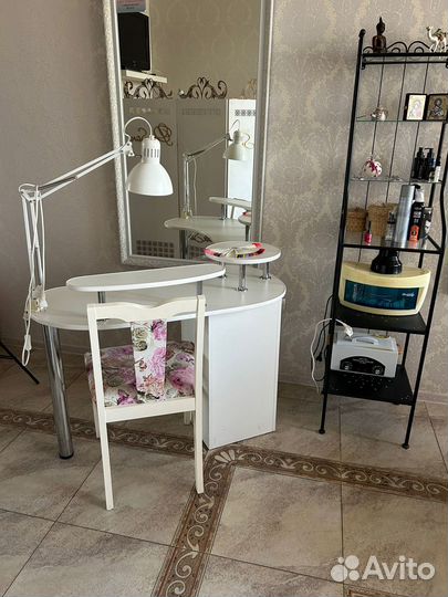 Аренда рабочего места кушетка парикмахера бровист
