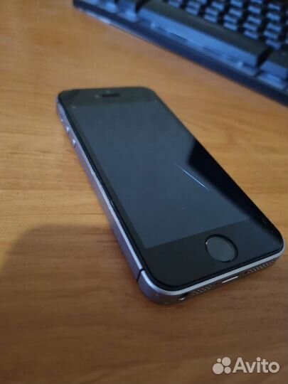 Телефон iPhone Se 2018