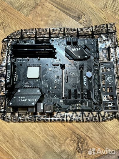 Материнская плата с процессором и памятью