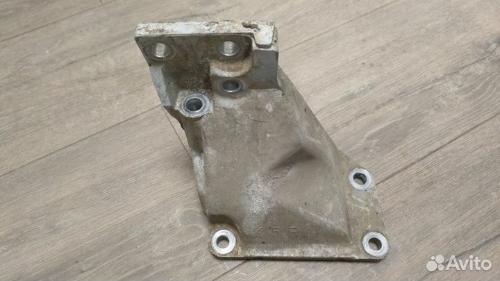 Кронштейн двигателя правый Infiniti Ex35 1