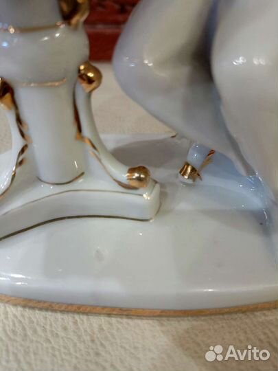 Фарфоровая статуэтка (Пушкин за столом, лфз.)