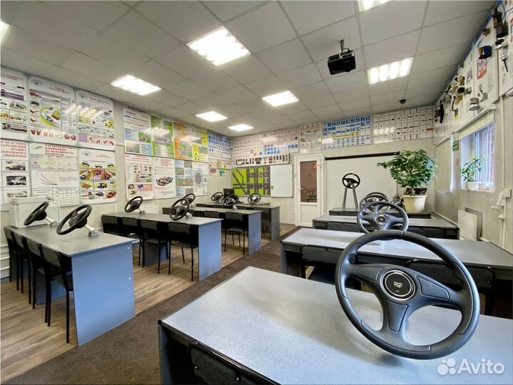 Инструктор по вождению, автоинструктор, автошкола